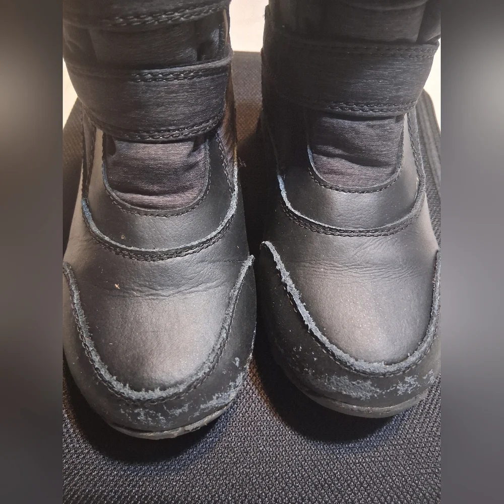 Thermolite Ecomade Kids Black Winter Boots Size 1 Weatherproof Outdoor Play
